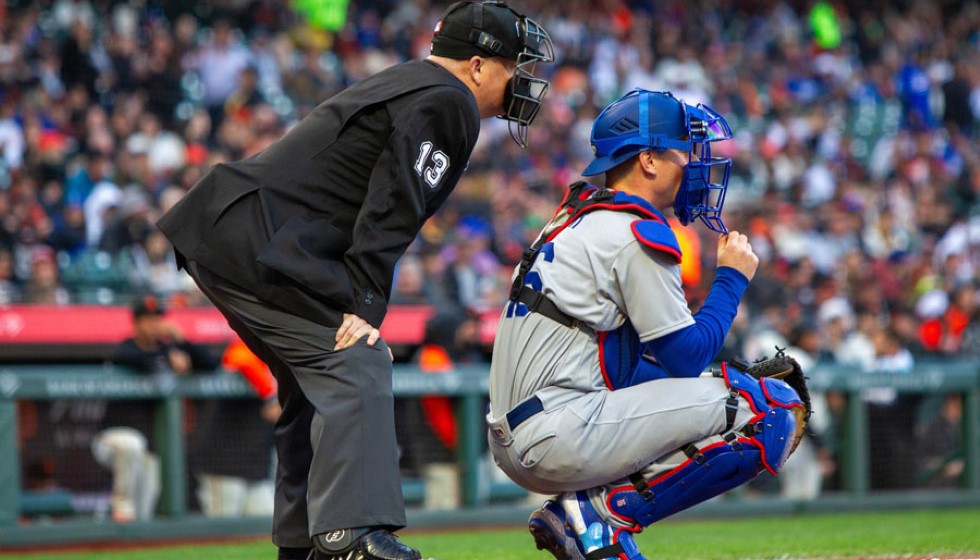 Seattle Mariners Look to Sweep New York Mets: A Pitching Duel to Watch